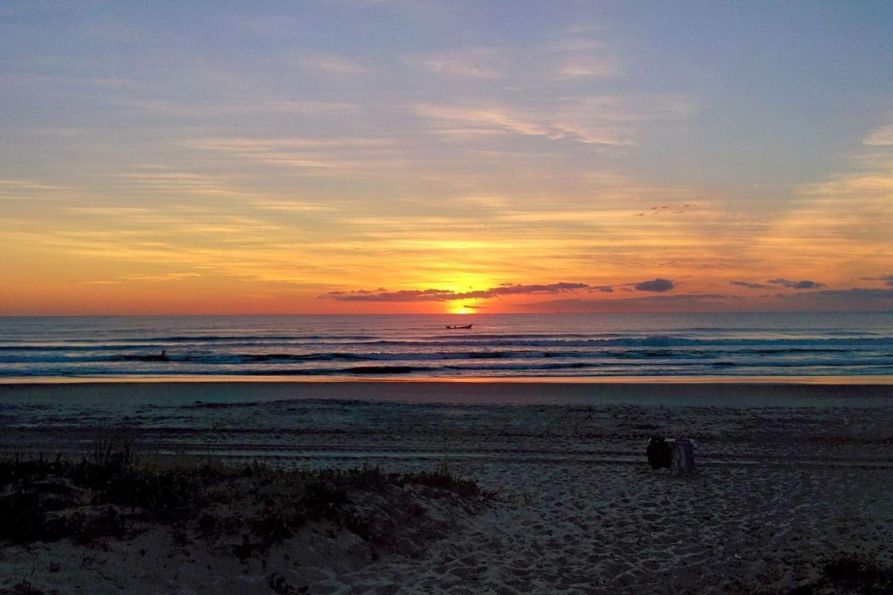 Tranquilidade A Alguns Passos Da Praia - Churrasqueira, Super Wi-Fi! Matinhos Exterior foto